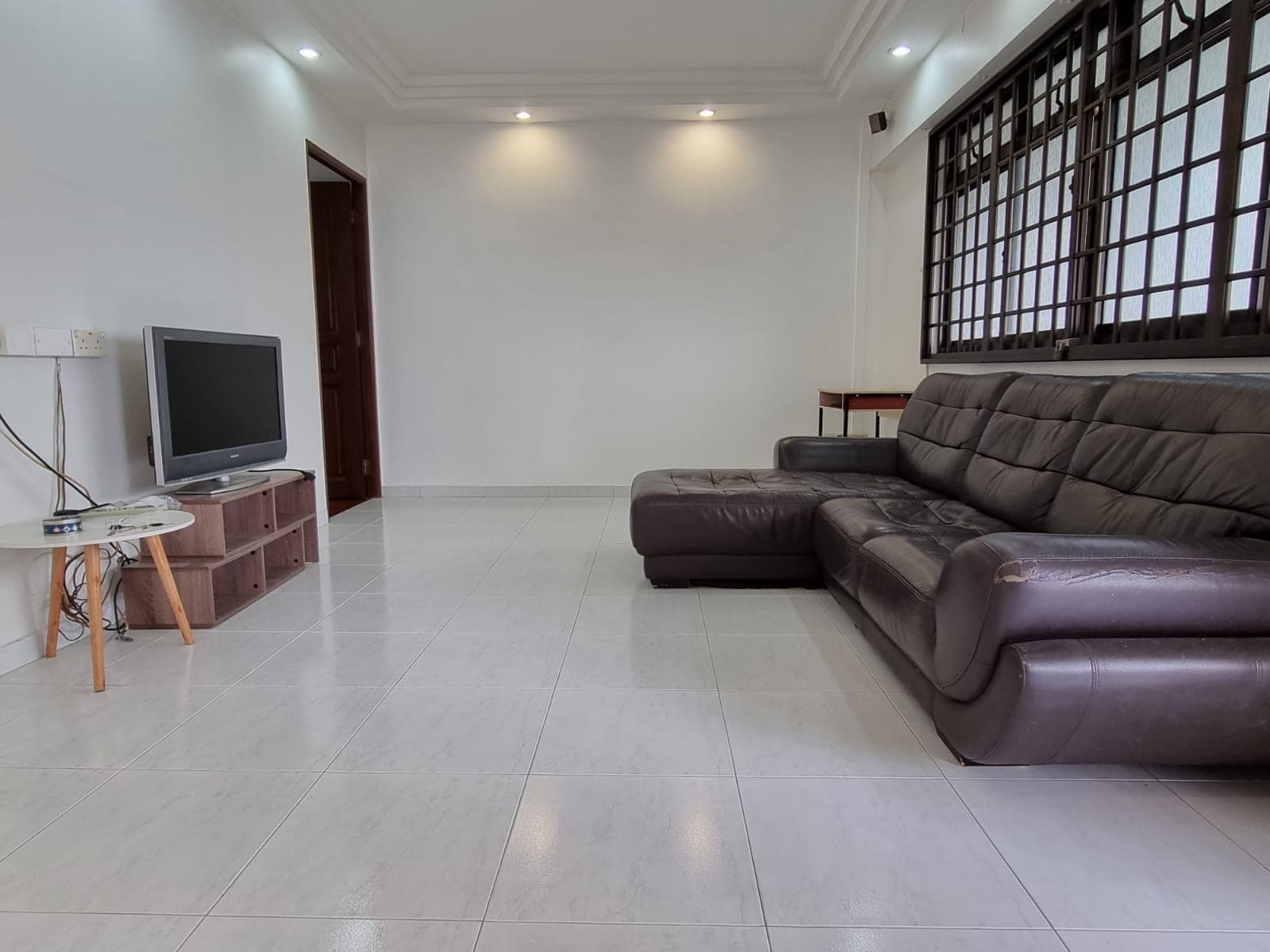 Common Room near Jurong East MRT, photo 1