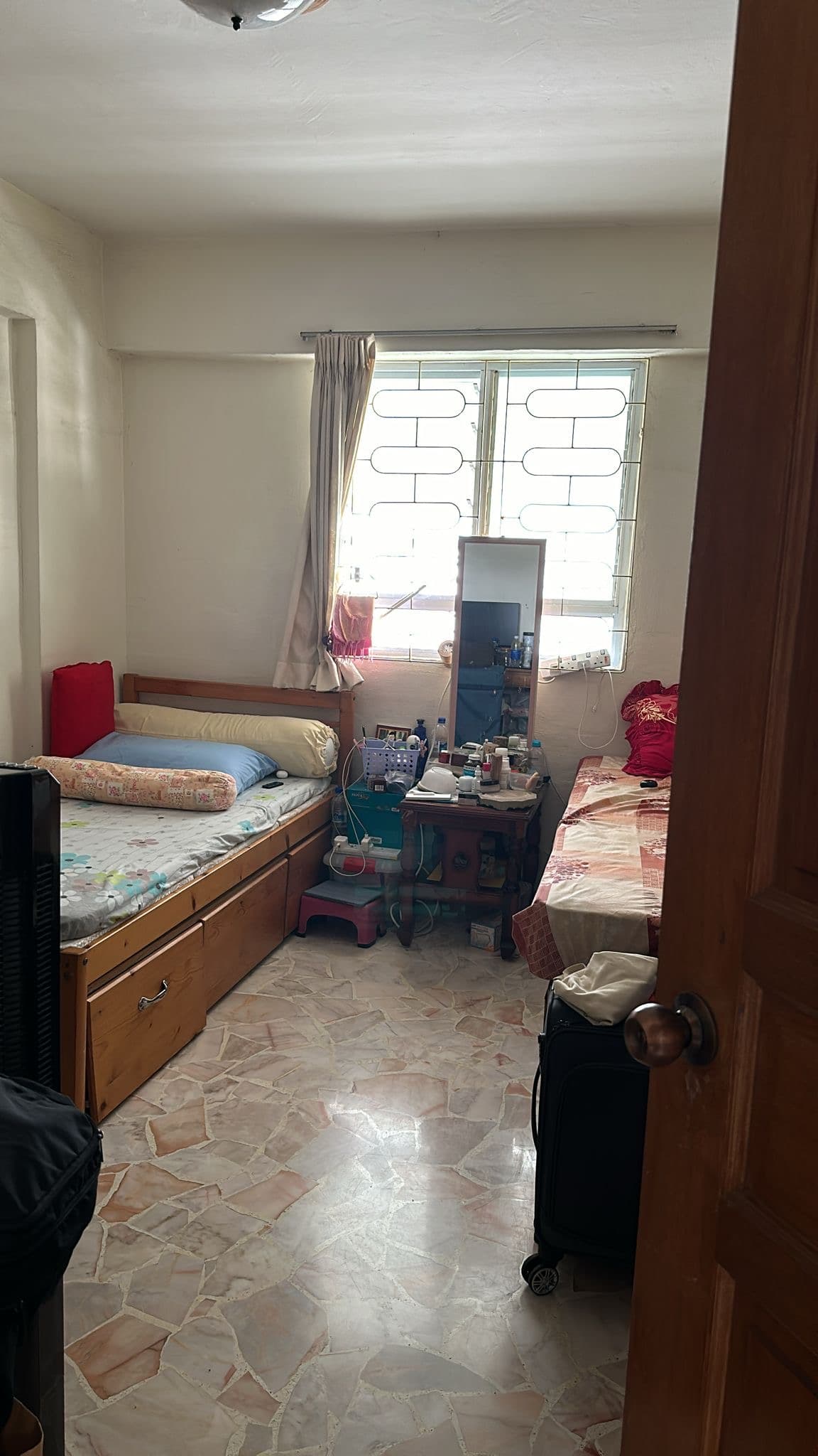 Common Room near Jurong East MRT, photo 1